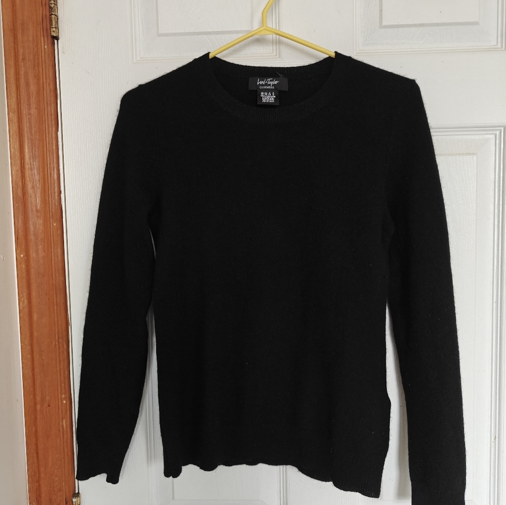 Lord & Taylor 100% cashmere black sweater x-small, xs